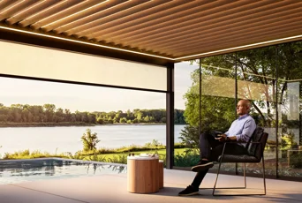 Outdoor living na wiosnę. Z pergolą Aluprof stworzysz dodatkowy salon w ogrodzie 